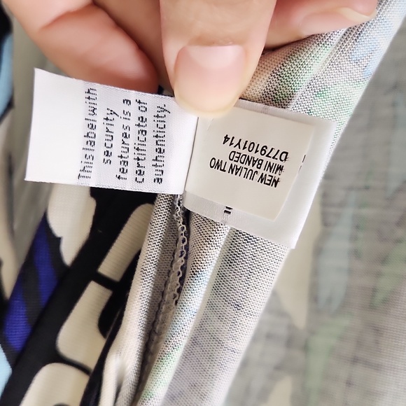 Diane Von Furstenberg-Julian Two Mini Banded dress.  Size 8. - Picture 8 of 10